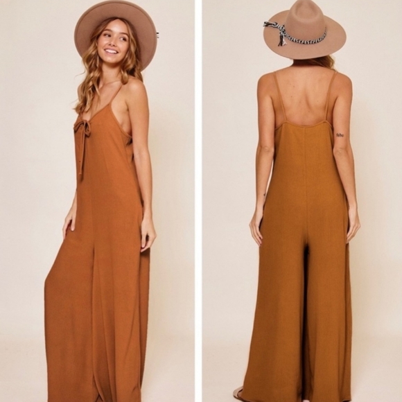 LAST ONE! NEW! CHIC & FABULOUS! Sleeveless Wide Leg Jumpsuit - Picture 2 of 3